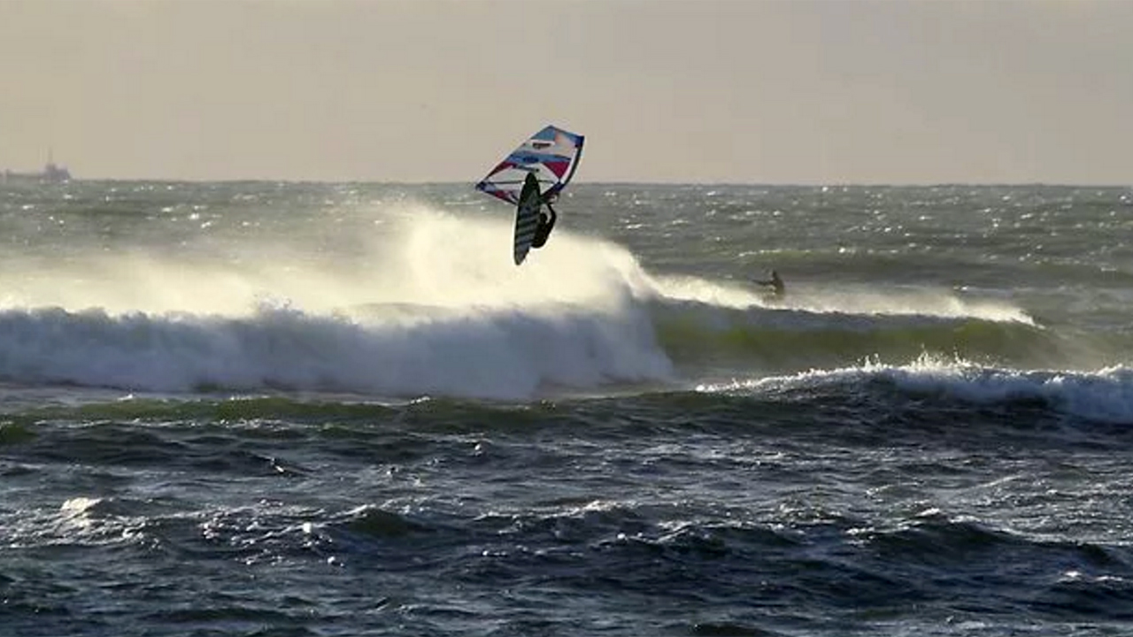 Wave sailing in France 2012