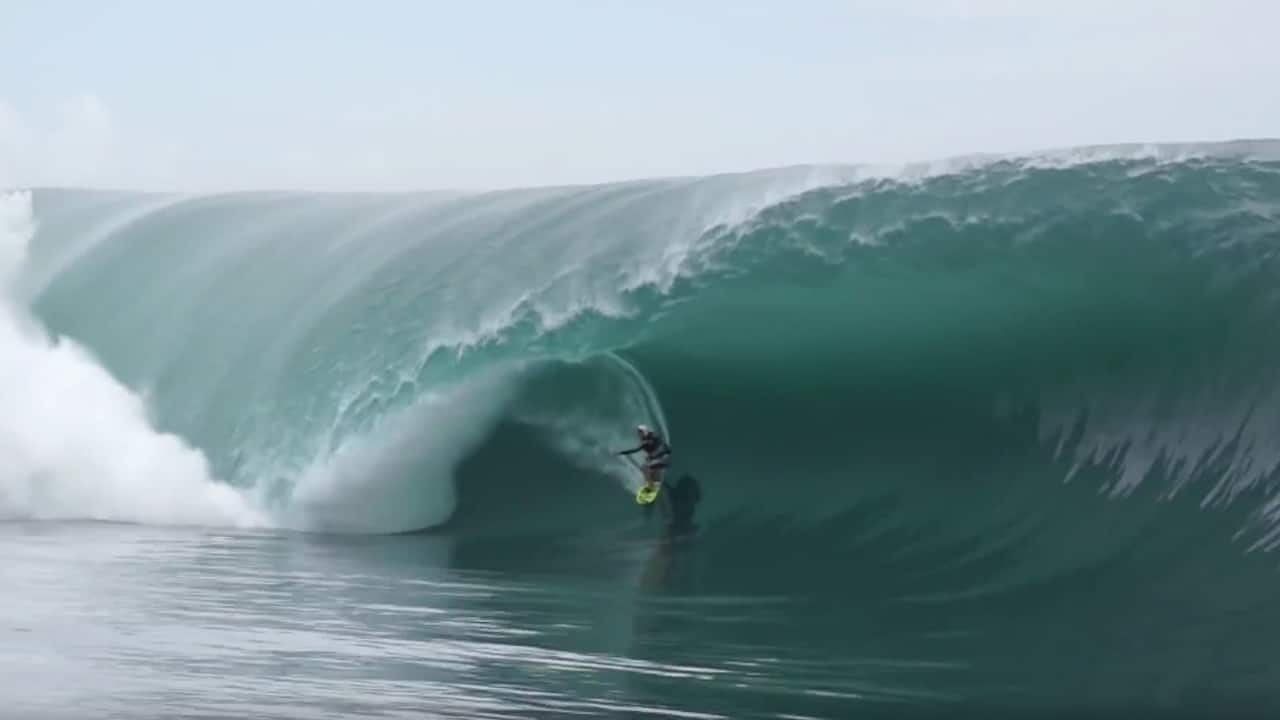 Teahupoo surfing wipeouts