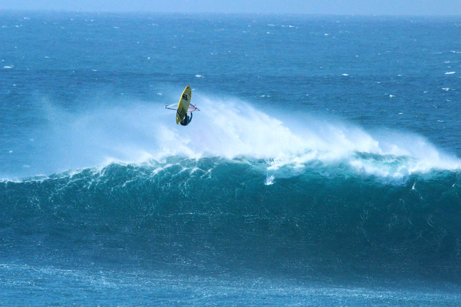 Big aerial by Stephane Etienne at Puertito (Pic: Alfredo Vera)