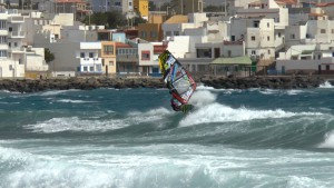 Wave Ride Side On by Ricardo Campello