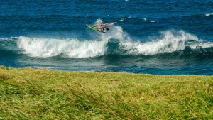 Jake with a classic Aerial at Ho'okipa (Pic: Crowther/AWT)