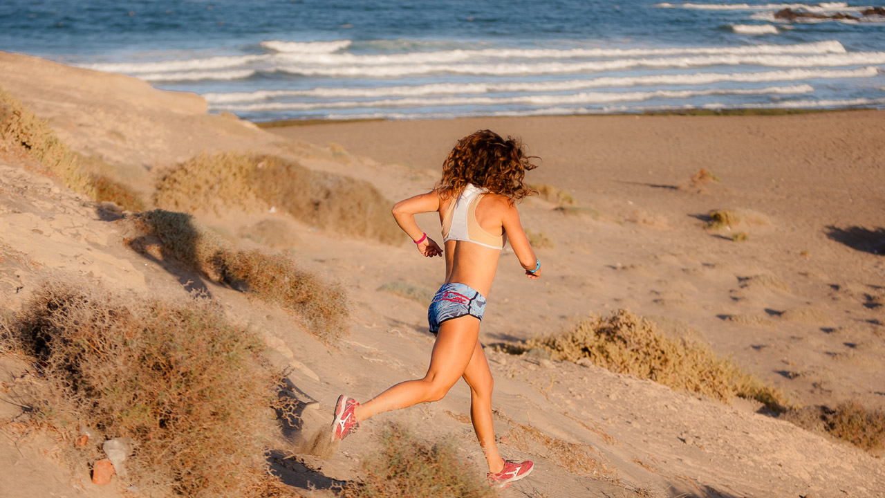 Caterina Stenta has a run at the beach of El Medano (Pic: Roland Bos)
