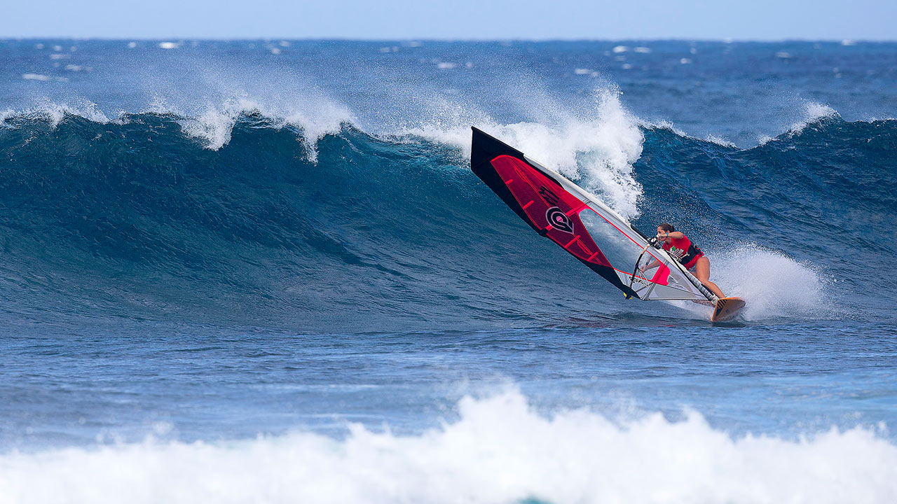 Vickey Abbot with a classic bottom turn (Pic: Carter/PWA)