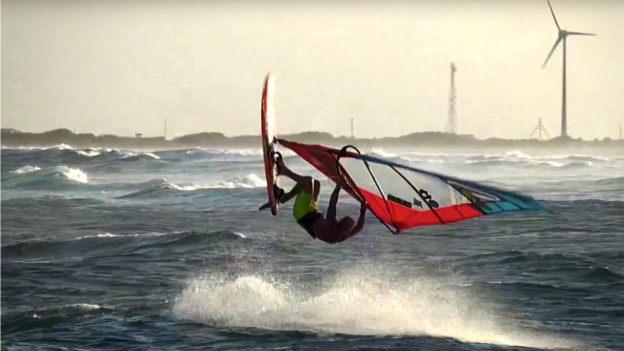 Amado Vrieswijk in waves in Bonaire (Pic: Kuma Movie)