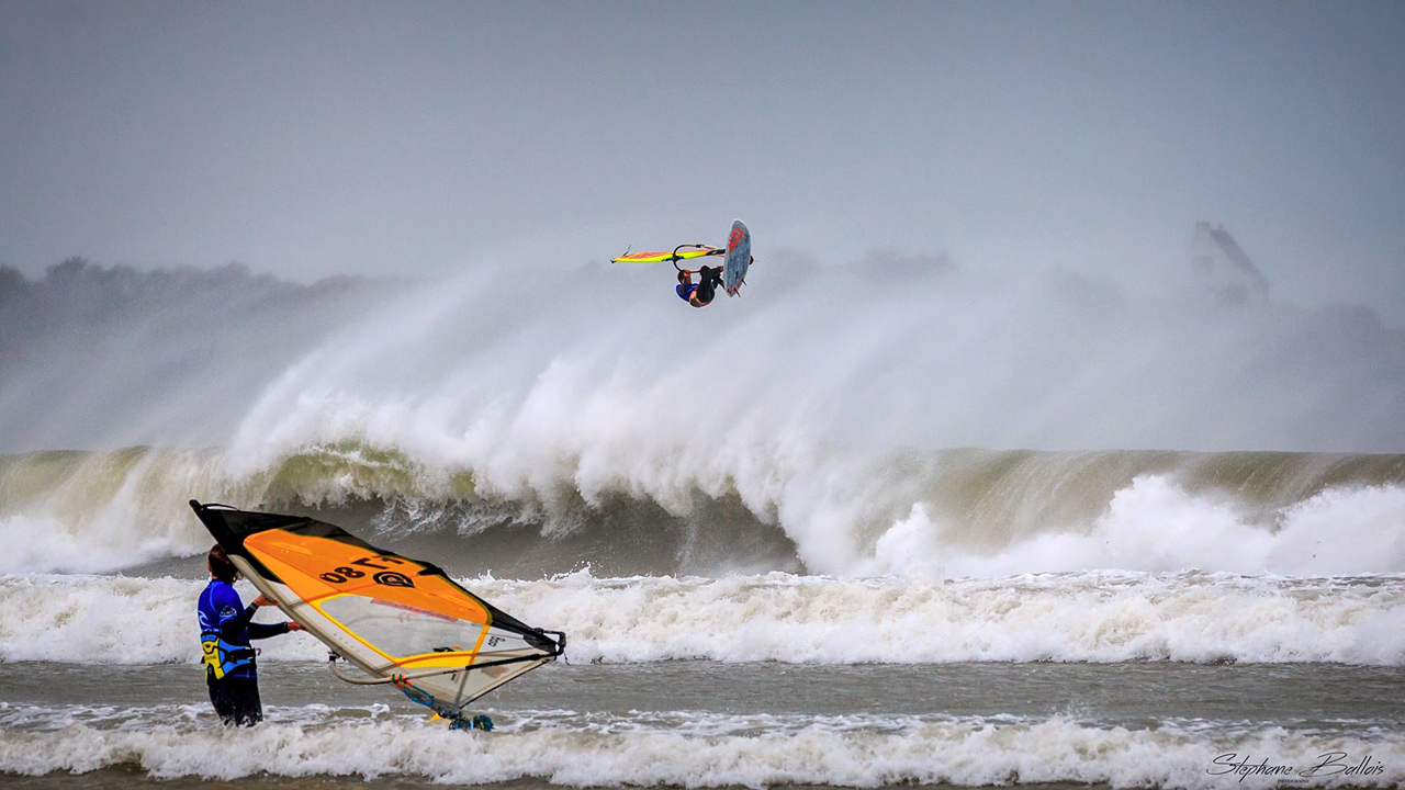 Thomas with a big Aerial off the lip at Dossen, France (Pic: Eric Bellande)