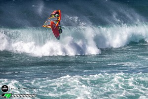 Boujmaa with Aerial action at Ho'okipa during a heat in the Aloha Classic 2016 (Pic: Crowther/AWT)