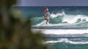 Victor Fernandez wins the PWA World title Aloha Classic 2016 (Pic: Crowther/AWT)
