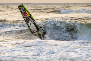 Lena rips in waves in Sylt (Photo: Carter/PWA)