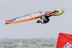 Marino Gil with a one footed Backloop in the Super Session (Photo: Carter/PWAworldtour)